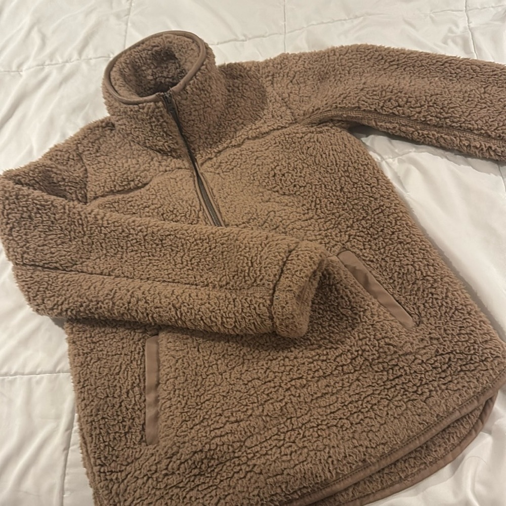 Tan Abercrombie & Fitch fleece